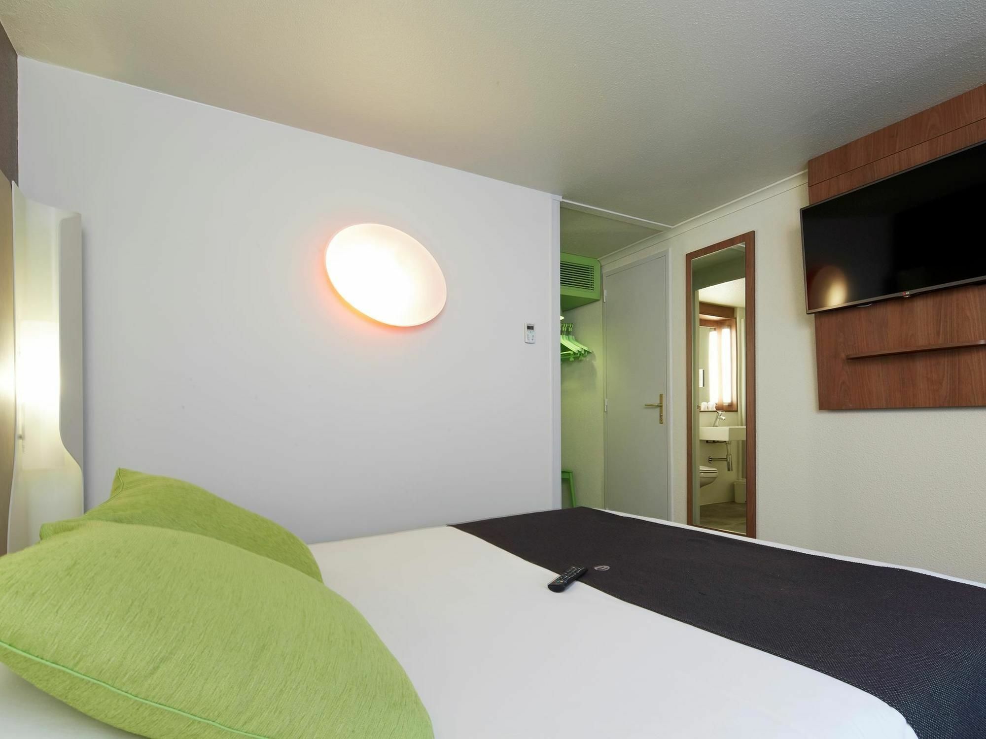 Campanile Orange Centre Sortie 21 Sur A7 A9 Hotell Eksteriør bilde