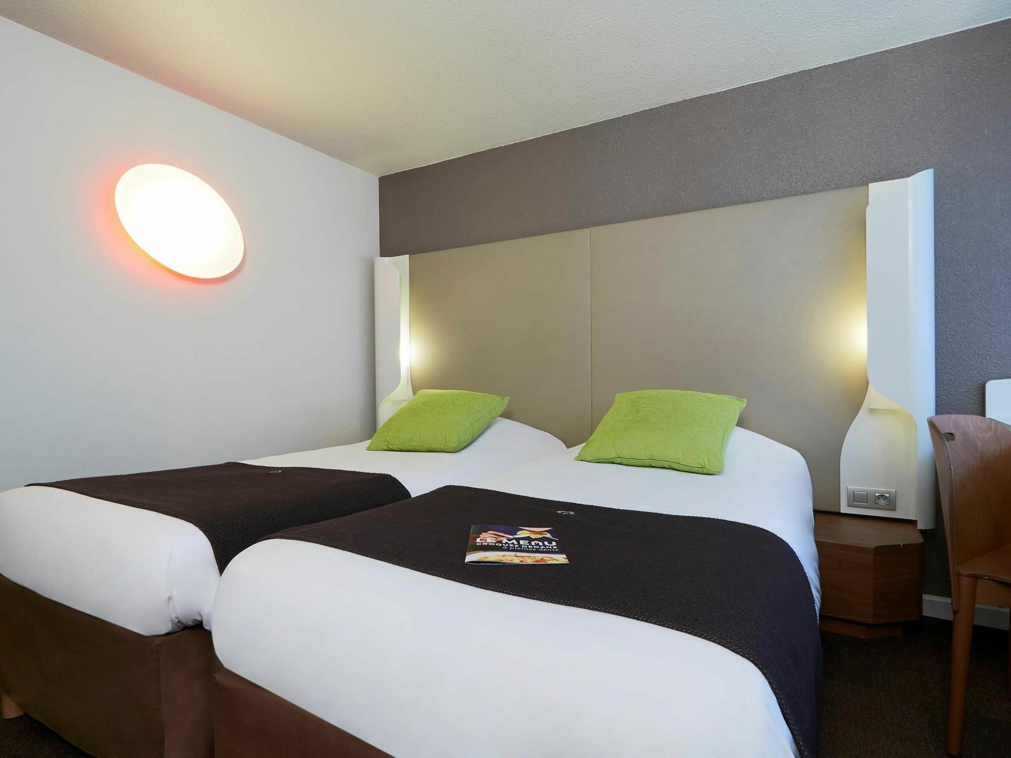 Campanile Orange Centre Sortie 21 Sur A7 A9 Hotell Eksteriør bilde